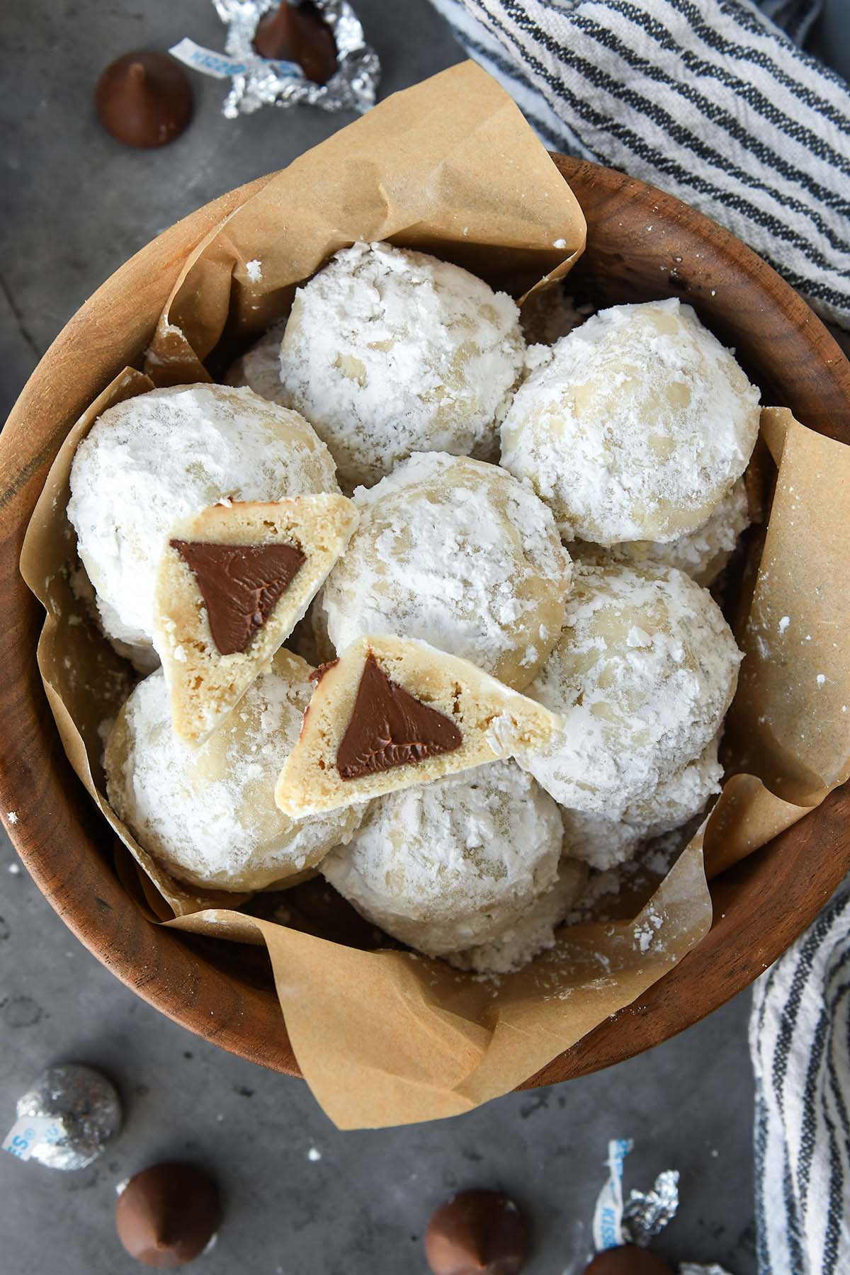 Delightful Snowball Kiss Cookies: A Sweet Holiday Surprise